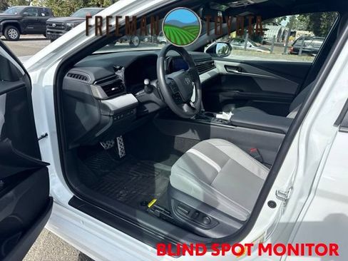 Used 2026 Toyota Camry SE w/ Convenience Package FWD image 7