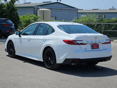 Certified 2025 Toyota Camry SE FWD image 3
