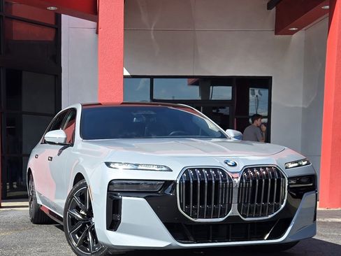 Used 2024 BMW 760i xDrive w/ Executive Package image 10