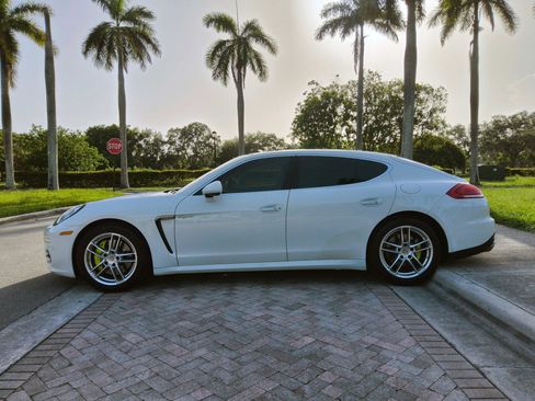 Used 2015 Porsche Panamera S RWD image 18
