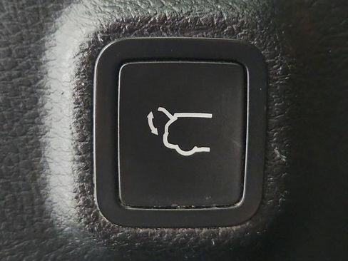 Used 2019 Jeep Cherokee Limited image 27