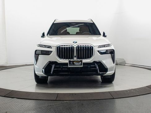 Used 2023 BMW X7 xDrive40i w/ M Sport Package AWD/4WD image 2