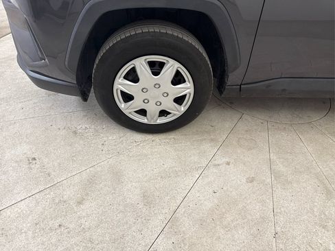 Used 2019 Toyota RAV4 LE FWD image 14