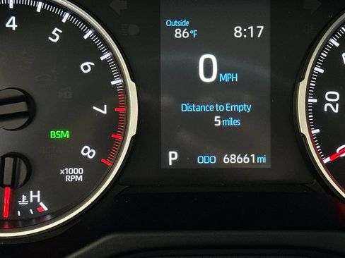 Used 2021 Toyota RAV4 XLE w/ Convenience Package FWD image 27