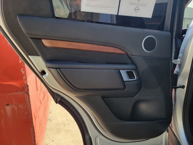 Used 2024 Land Rover Discovery S AWD/4WD image 28