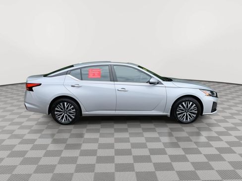 Certified 2024 Nissan Altima 2.5 SV w/ SV Premium Package AWD/4WD image 6