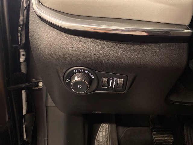 Used 2023 Jeep Compass Limited w/ Sun and Sound Group AWD/4WD image 18