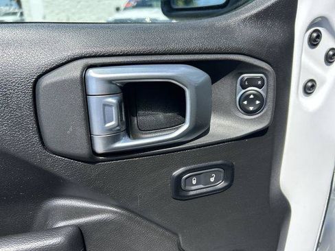 Certified 2025 Jeep Gladiator Sport AWD/4WD image 20
