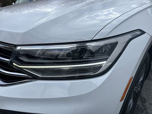 Certified 2022 Volkswagen Tiguan SE image 9