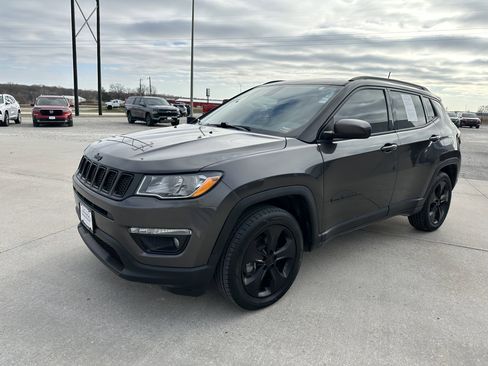Used 2021 Jeep Compass Latitude w/ Sun and Sound Group image 8