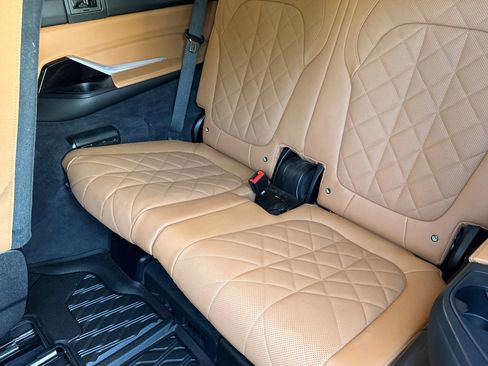 Used 2023 BMW X7 xDrive40i w/ Executive Package AWD/4WD image 16