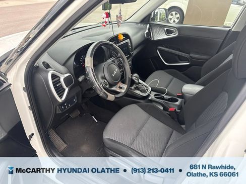 Used 2022 Kia Soul LX w/ Technology Package FWD image 3