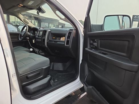 Used 2018 RAM 2500 Tradesman w/ Chrome Appearance Group AWD/4WD image 12