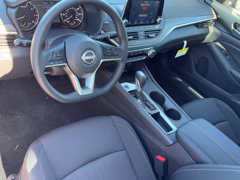 New 2025 Nissan Altima 2.5 SV image 18