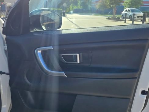 Used 2016 Land Rover Discovery Sport SE image 24