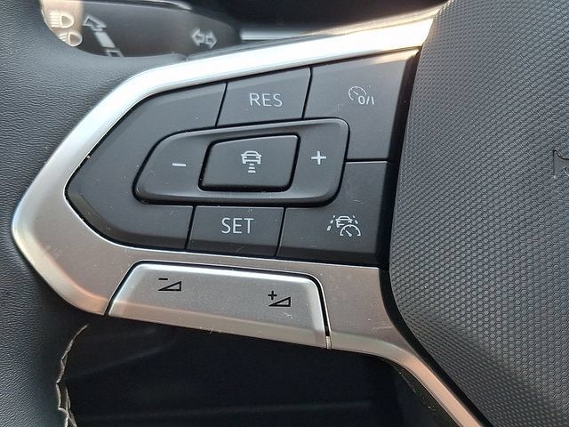 Used 2023 Volkswagen Tiguan SE FWD image 21