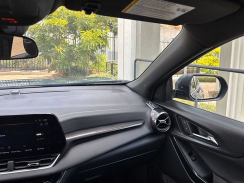 Used 2025 Chevrolet Equinox LT FWD image 36