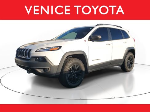 Used 2017 Jeep Cherokee Trailhawk image 1