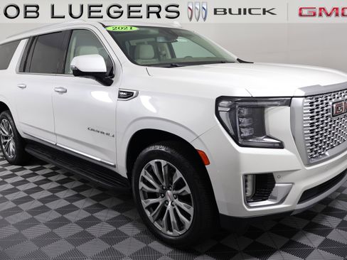 Used 2021 GMC Yukon XL Denali image 1