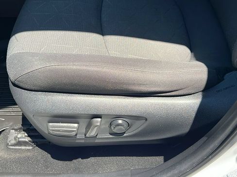 Used 2021 Toyota RAV4 XLE w/ Convenience Package AWD/4WD image 13