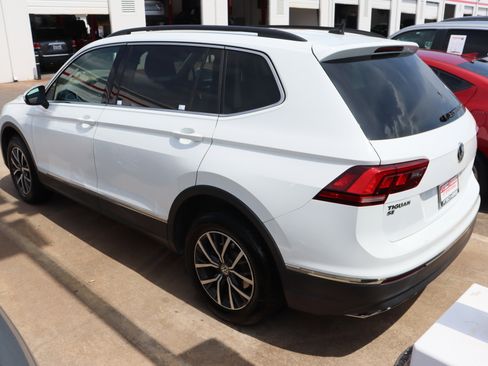 Used 2020 Volkswagen Tiguan SE w/ Panoramic Sunroof Package AWD/4WD image 7