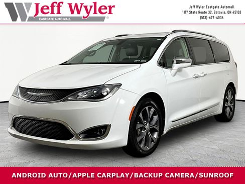 Used 2018 Chrysler Pacifica Limited w/ Tire & Wheel Group FWD image 1