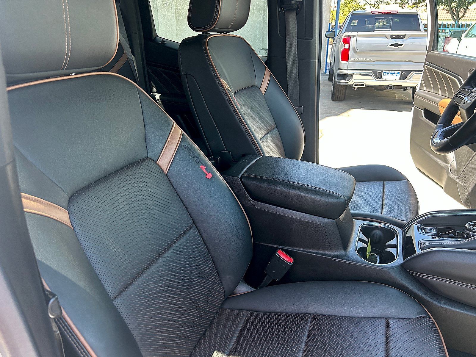 Used 2023 GMC Canyon AT4 w/ AT4 Premium Package AWD/4WD image 32