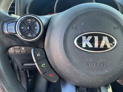 Used 2019 Kia Soul FWD image 32