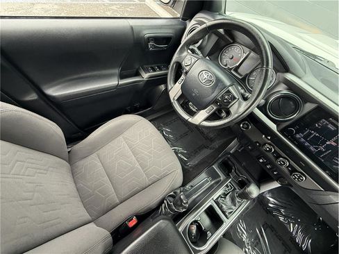 Used 2019 Toyota Tacoma TRD Sport RWD image 9