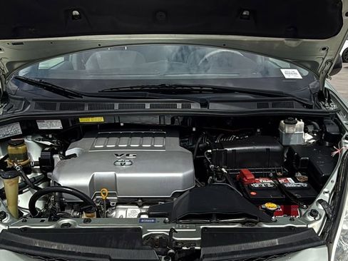 Used 2010 Toyota Sienna LE image 30