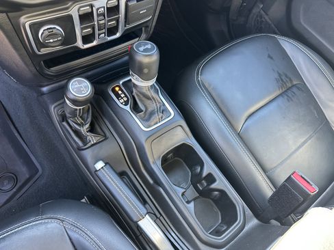 Used 2022 Jeep Wrangler Unlimited Sahara w/ Cold Weather Group image 34