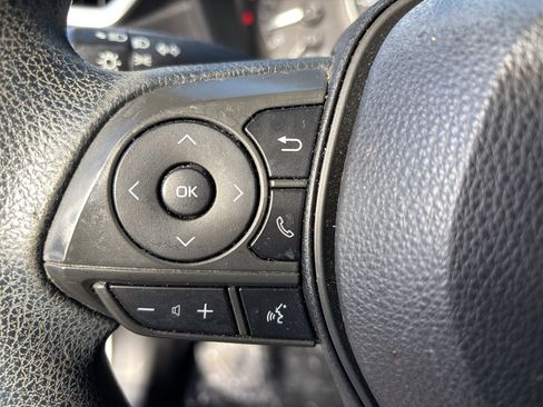 Used 2021 Toyota Corolla LE image 8