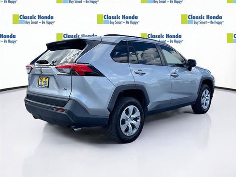 Used 2021 Toyota RAV4 LE image 8