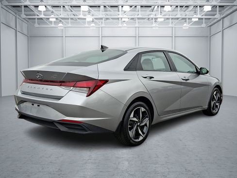 Certified 2023 Hyundai Elantra SEL w/ Convenience Package FWD image 6