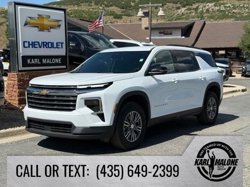 Used 2025 Chevrolet Traverse LT w/ Driver Confidence Package AWD/4WD image 1
