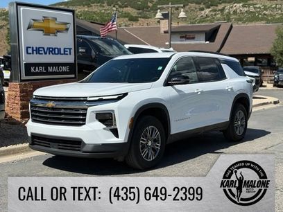 Used 2025 Chevrolet Traverse LT w/ Driver Confidence Package