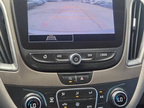 Used 2022 Chevrolet Malibu LT FWD image 9
