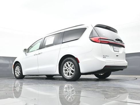 Used 2022 Chrysler Pacifica Touring-L FWD image 44