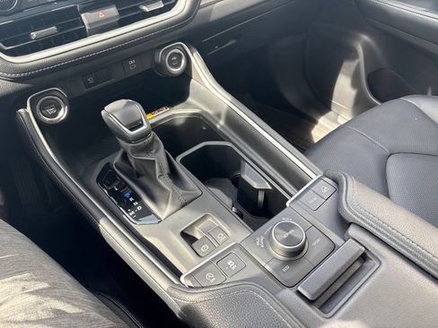 Used 2024 Toyota Grand Highlander AWD image 23