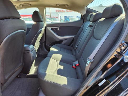 Used 2015 Hyundai Elantra SE w/ Option Group 03 FWD image 12