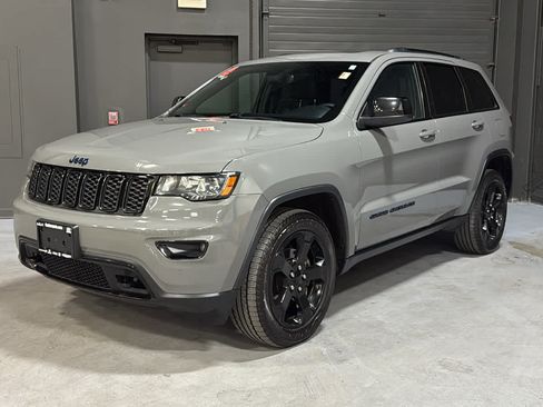 Used 2019 Jeep Grand Cherokee Laredo AWD/4WD image 3