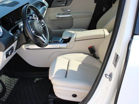 Used 2021 Mercedes-Benz GLB 250 4MATIC w/ Premium Package image 7