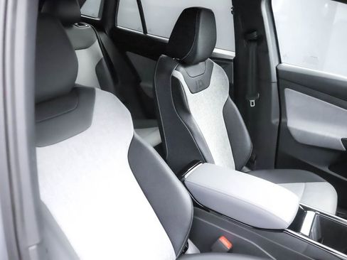 Used 2023 Volkswagen ID.4 Pro image 25