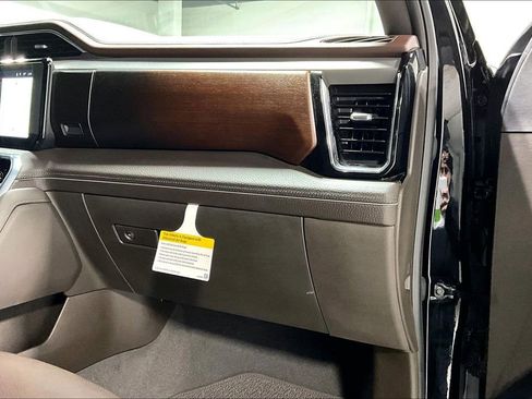 Used 2025 GMC Sierra 3500 Denali w/ Denali Reserve Package image 19