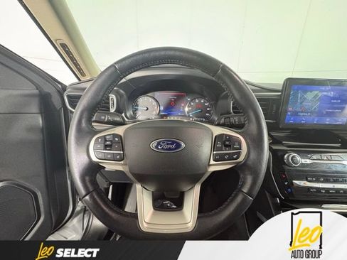 Used 2022 Ford Explorer Limited w/ Equipment Group 301A AWD/4WD image 22