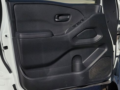 Used 2024 Nissan Frontier S w/ Technology Package image 11