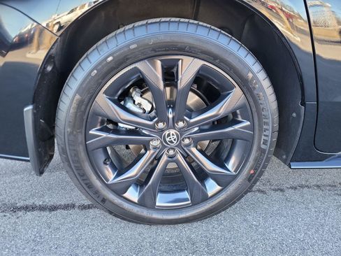 Used 2025 Toyota Sienna XSE image 31