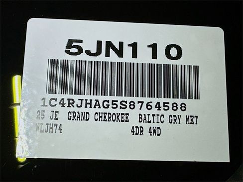 New 2025 Jeep Grand Cherokee 4WD image 24