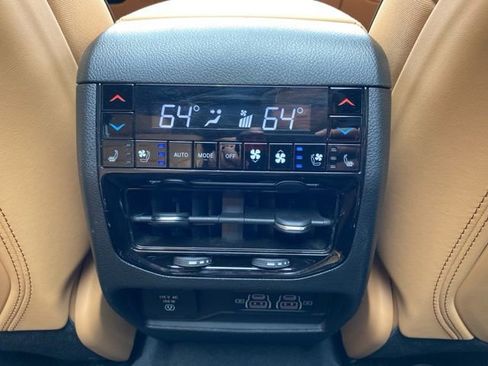 Used 2025 Jeep Grand Cherokee L Summit AWD/4WD image 27
