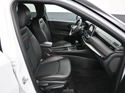 Used 2025 Jeep Compass Trailhawk AWD/4WD image 24